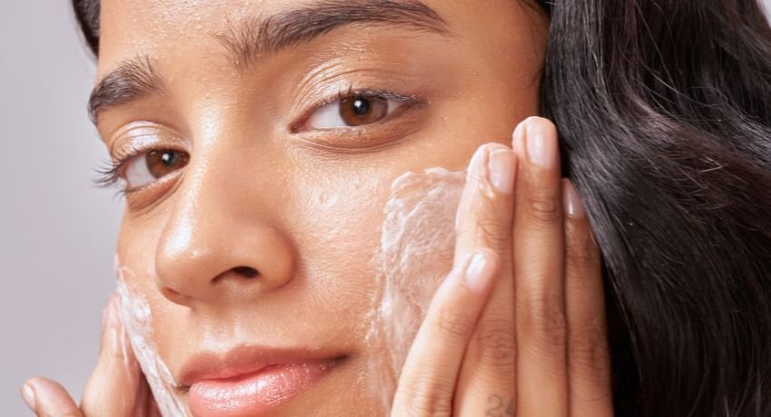 The Science Behind Gel Cleansers: How They Work and Why Your Skin Needs One
