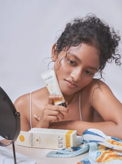 a girl looking at non-comedogenic matte sunscreen product